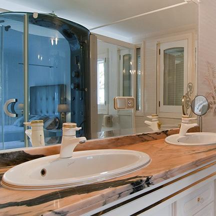 Une des salles de bain de la Villa Casa Bonita, près de Es Trenc, Mallorca